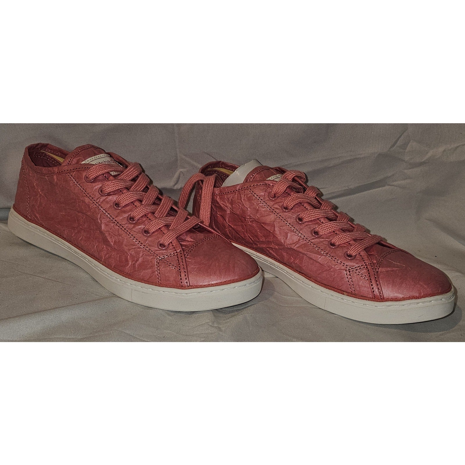 Unstitched Low Women's Sneaker for Daily Comfort.