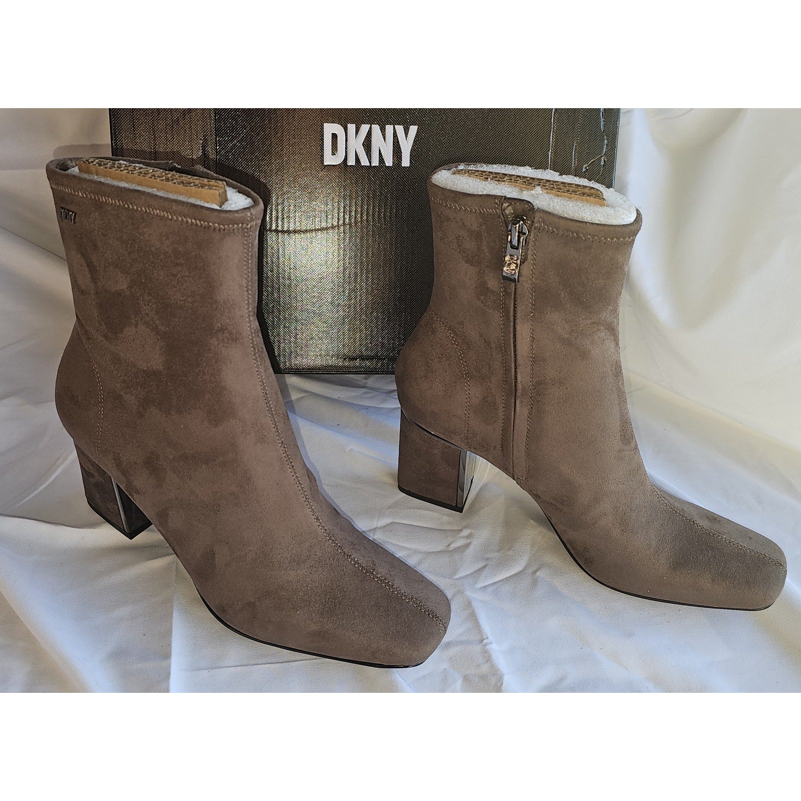DKNY Women's Cavale Stretch Booties - Mushroom