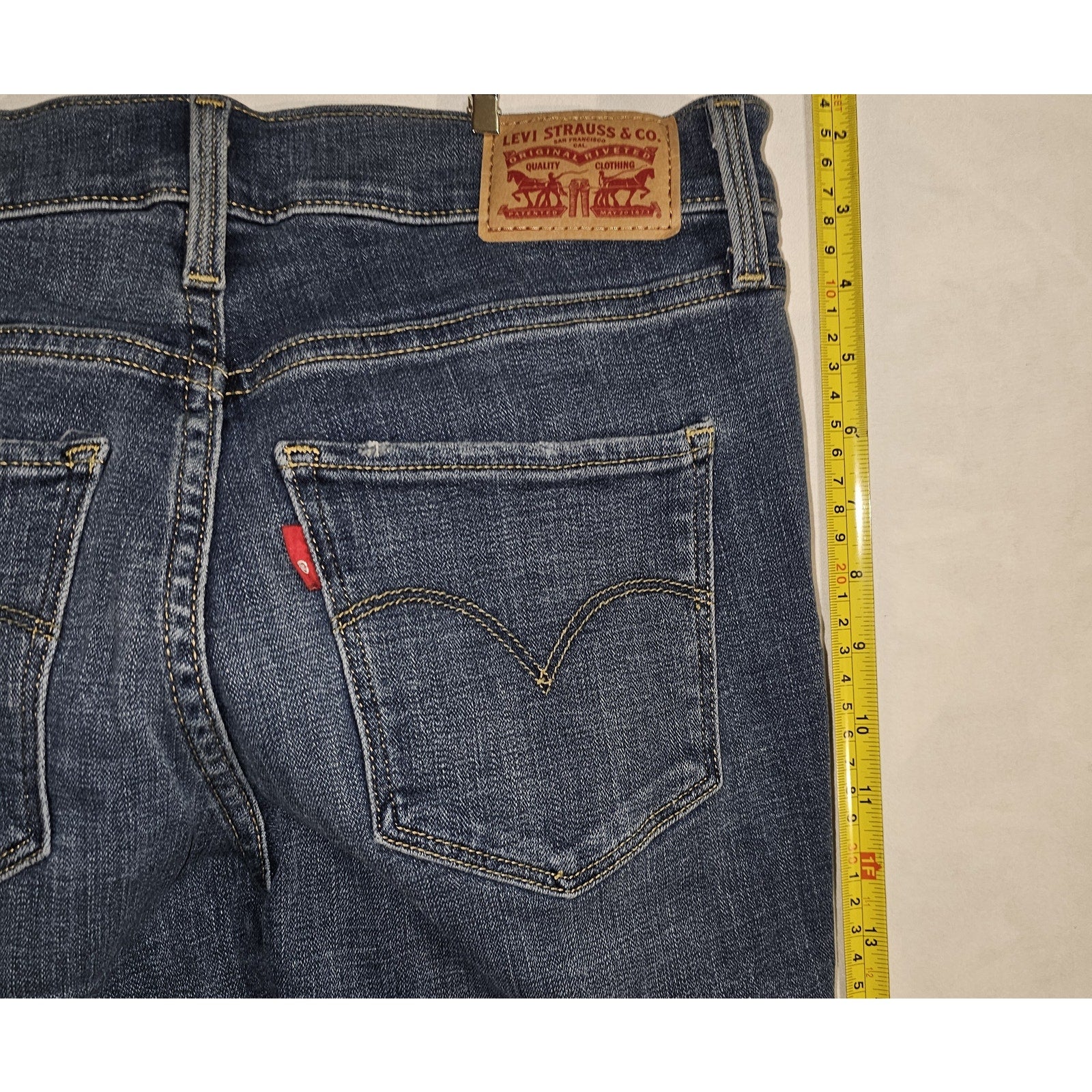 Levi's Women's 315 Shaping Mid Rise Lightweight Bootcut Jeans