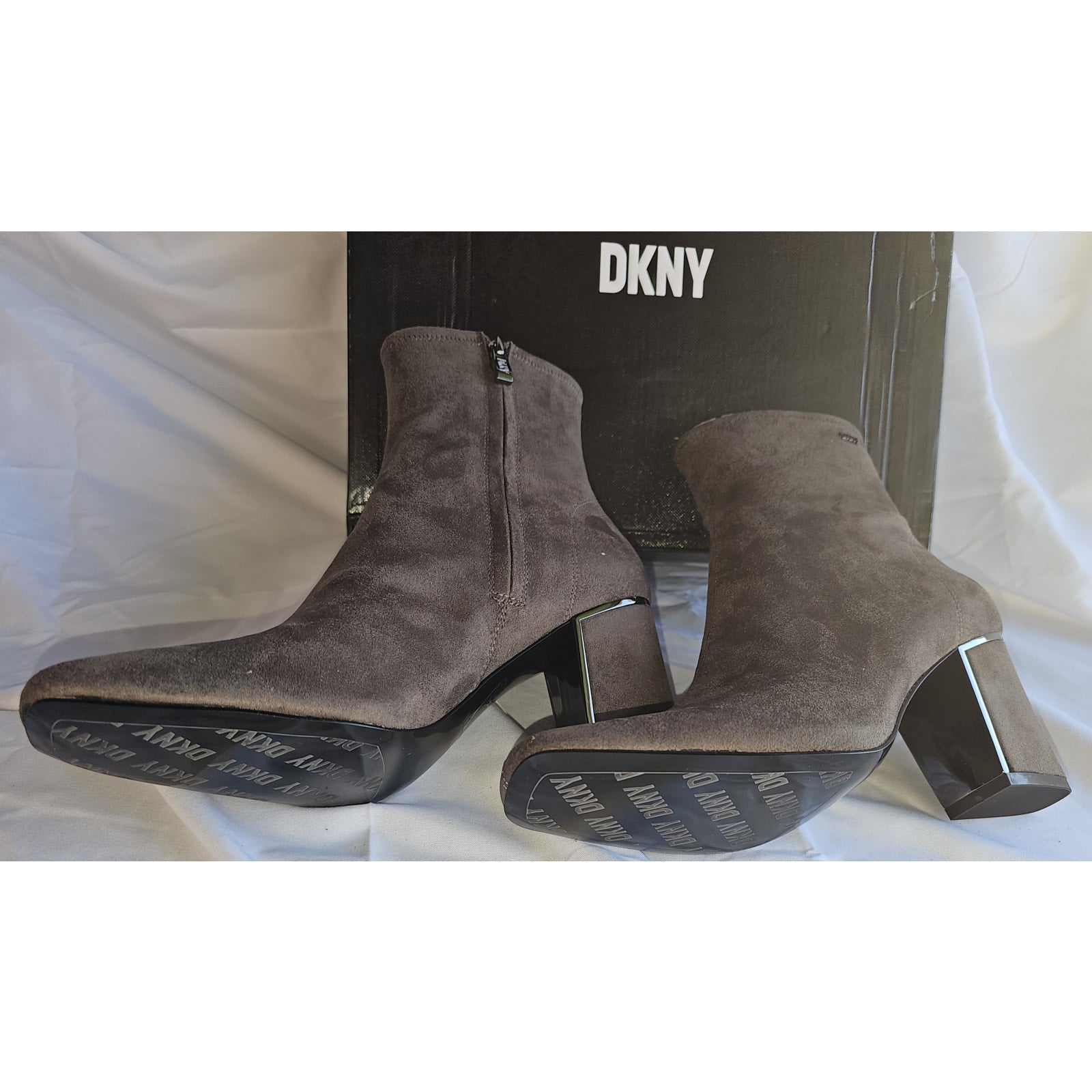 DKNY Women's Cavale Stretch Booties - Mushroom