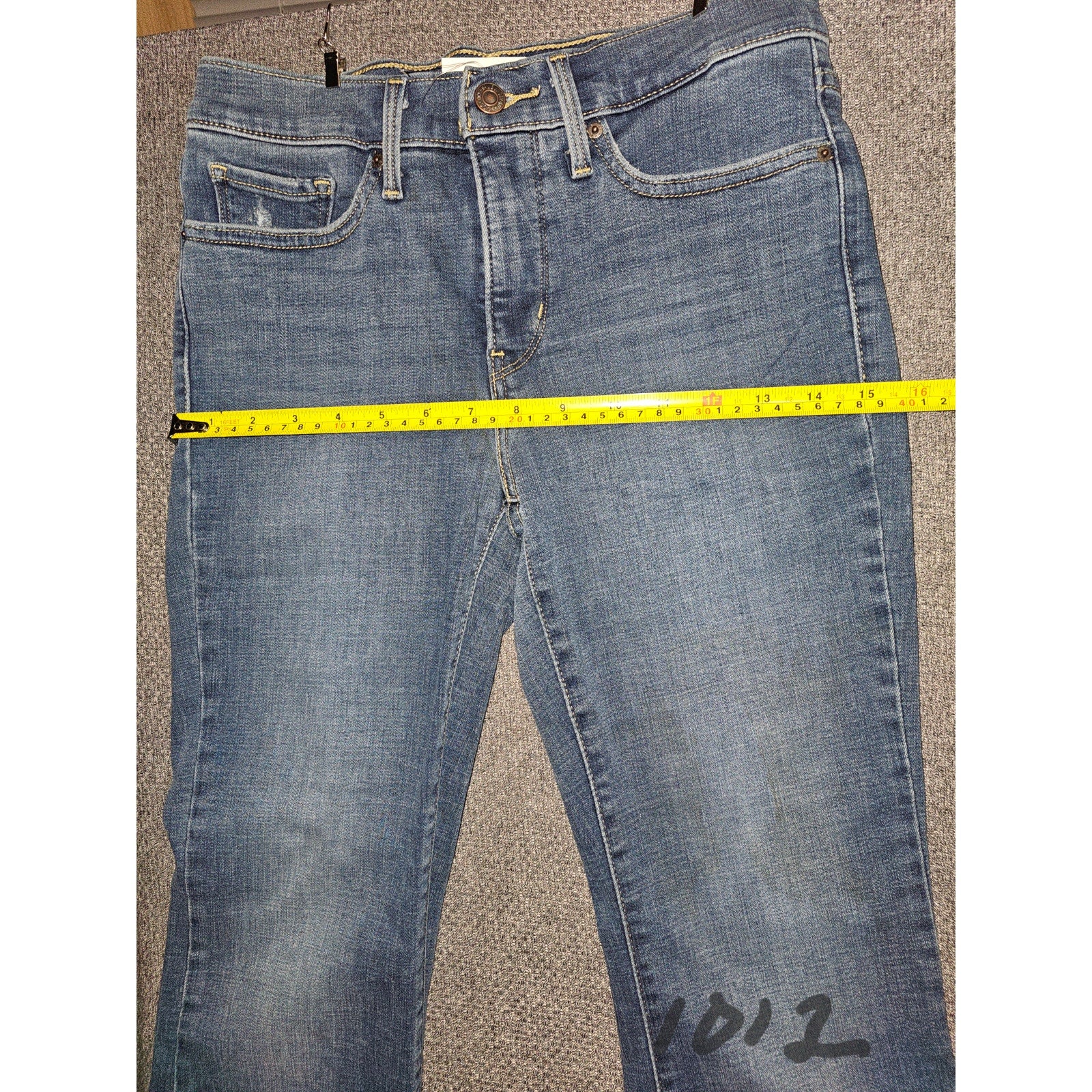 Levi's Women's 315 Shaping Mid Rise Lightweight Bootcut Jeans