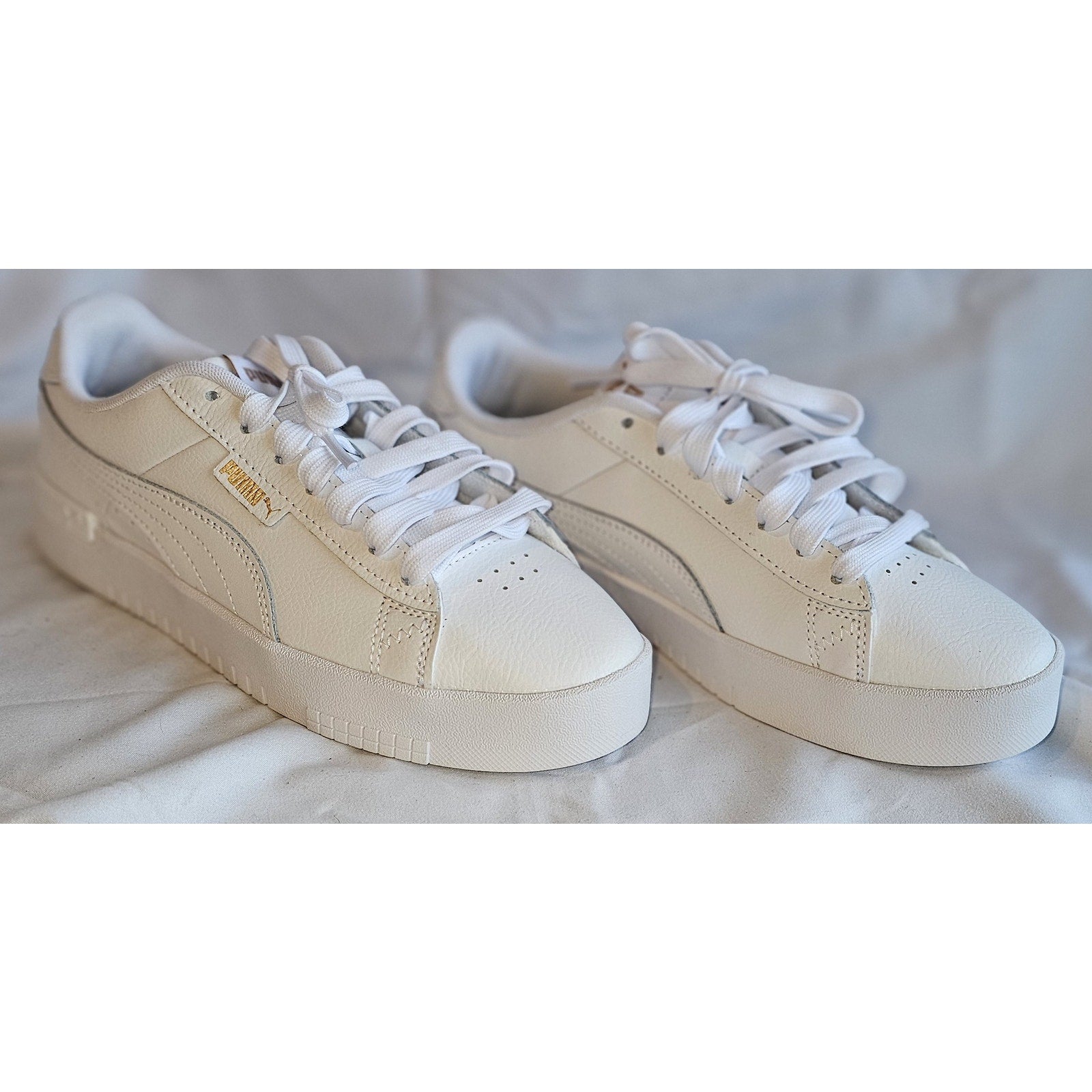 PUMA Women's Court Sneakers - Stylish White Athletic Shoes for Comfort and Performance