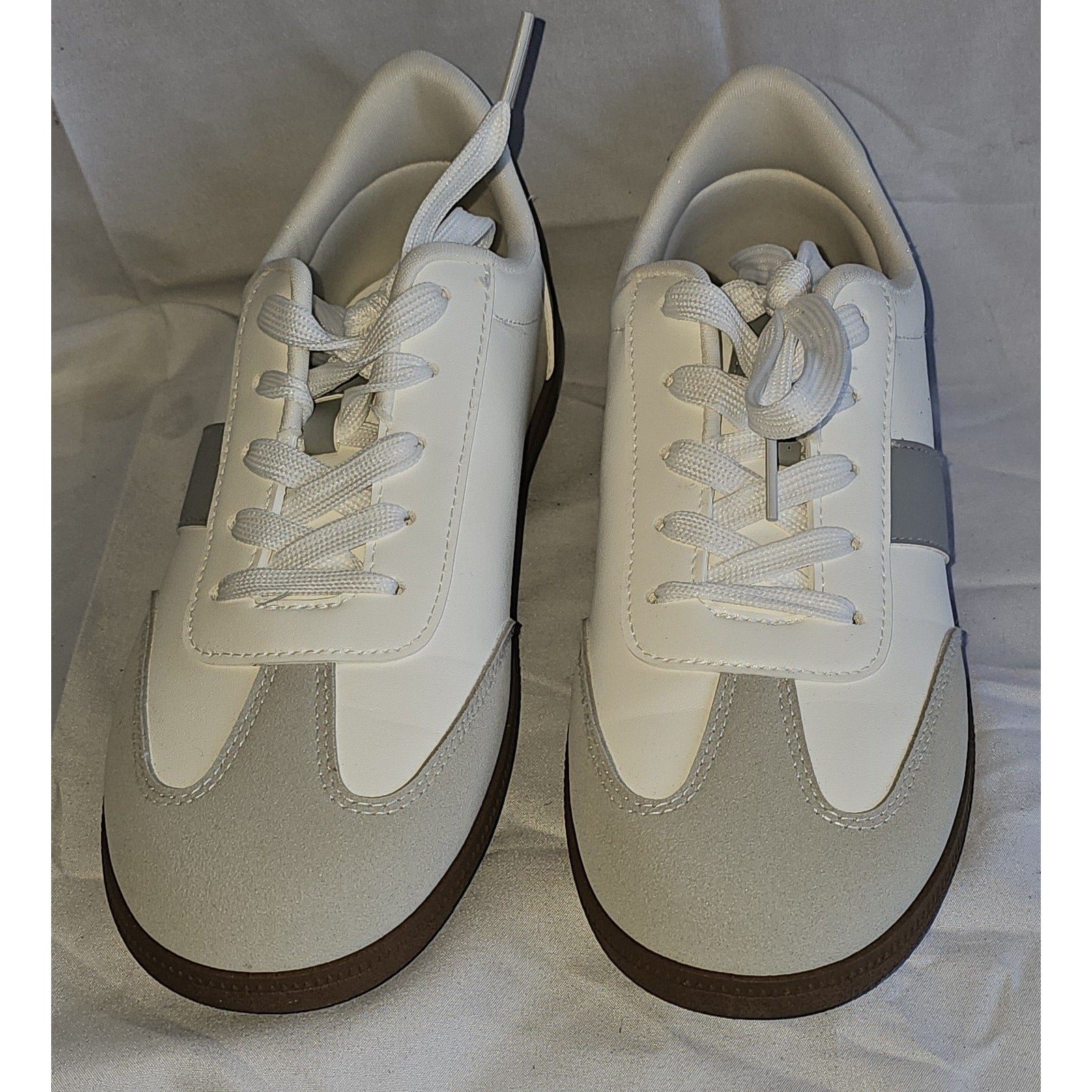 JSPORT Women’s Cecily Low Top Sneakers for Everyday Comfort and Style