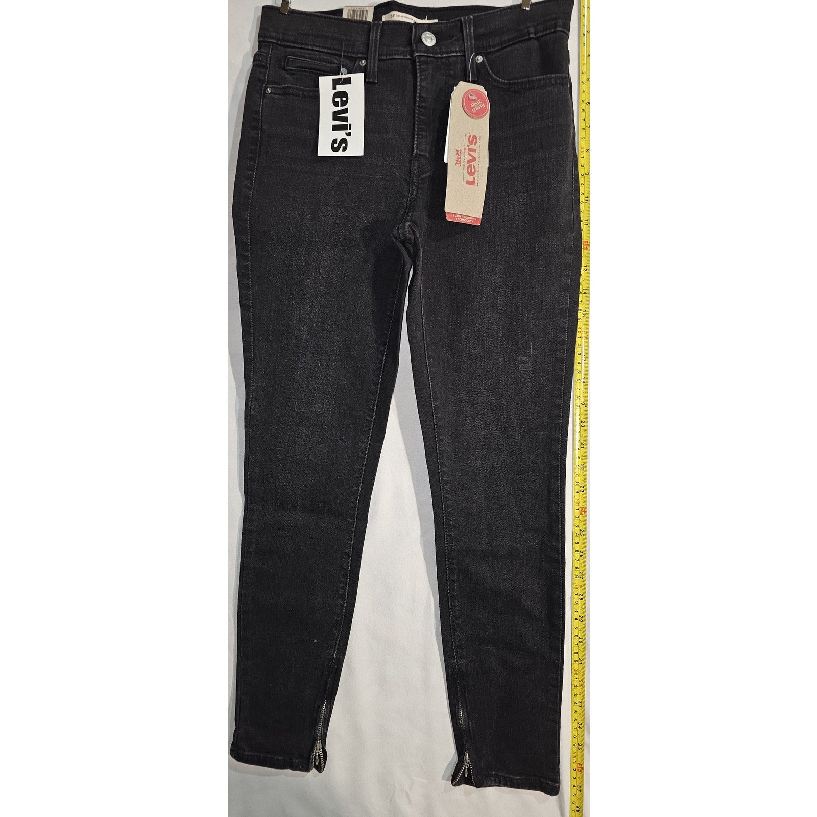 Levi's Women's 311 Shaping Skinny Jeans in Short Length - 26