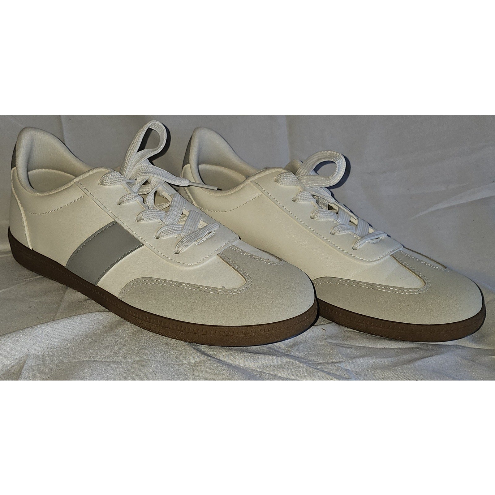 JSPORT Women’s Cecily Low Top Sneakers for Everyday Comfort and Style